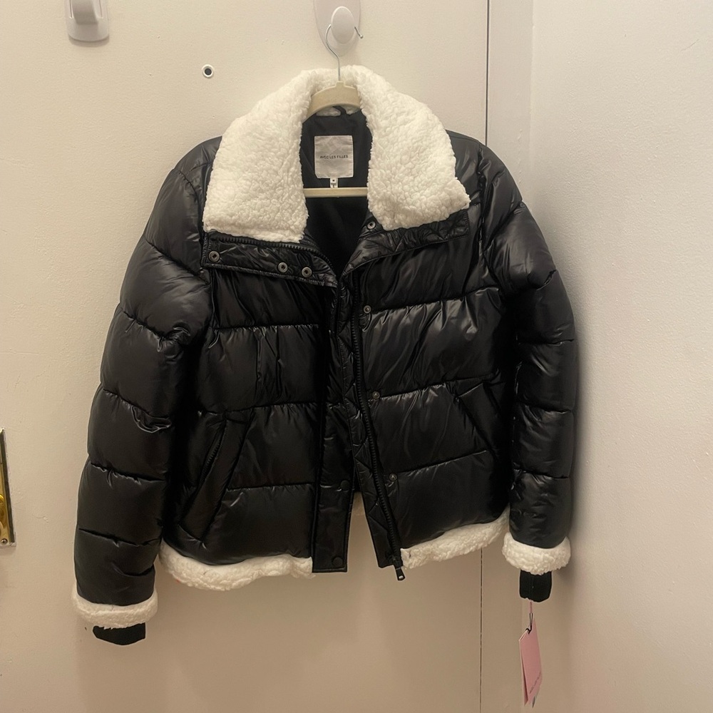 NEW WITH TAGS ! M Avec Les Filles Puffer with white fleece
